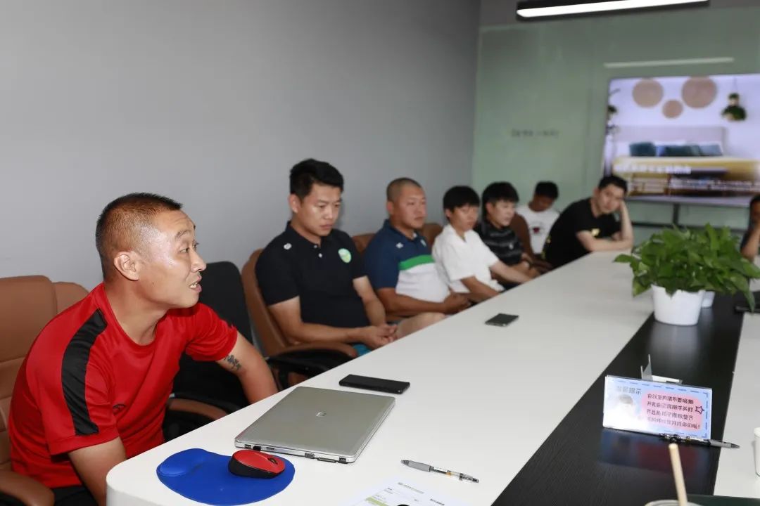 赛后教练点评战术布置细节